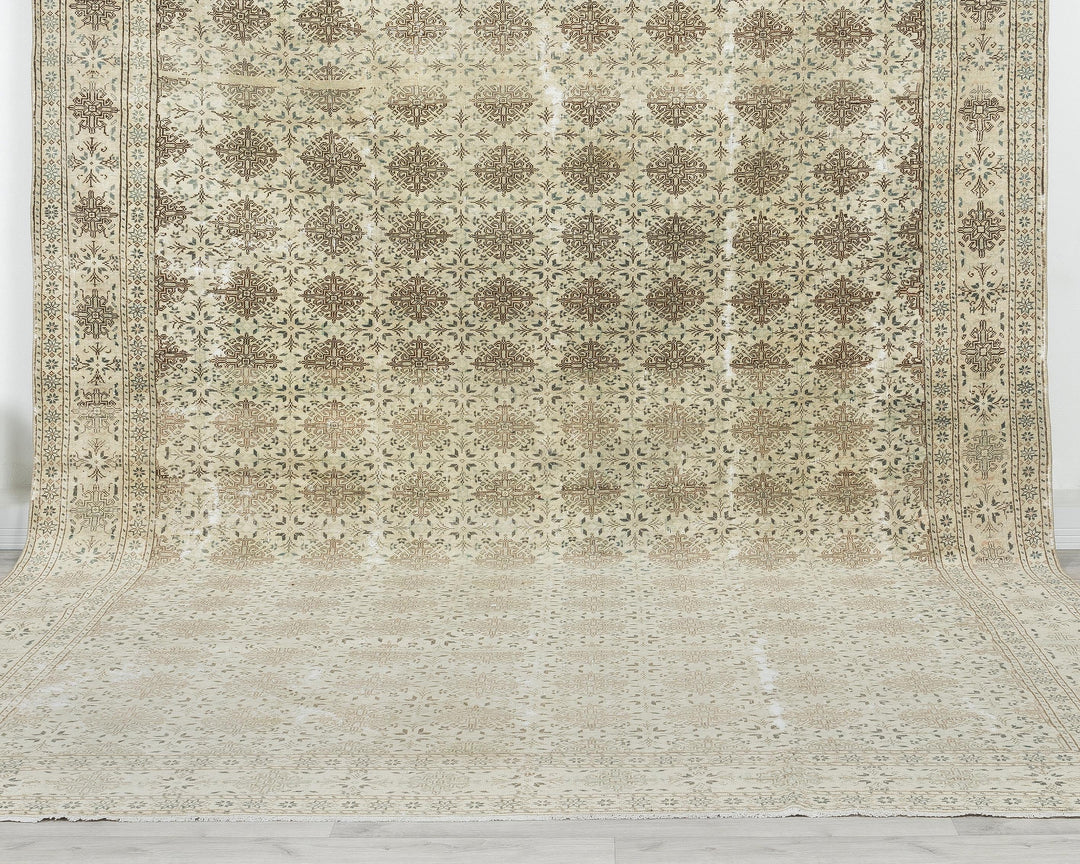 Neutral Oushak Rug 8' 6" x 11' 1" | No. VR34522