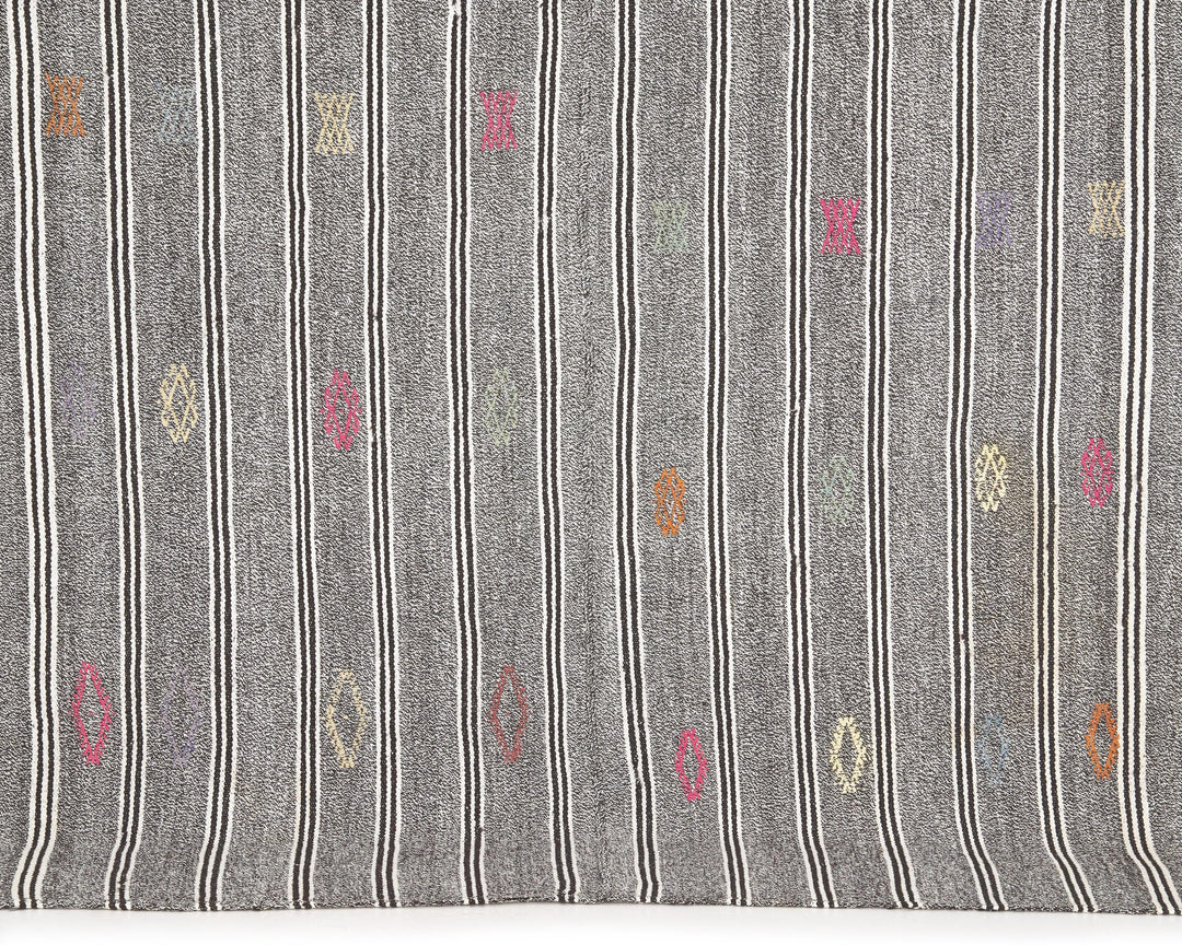 Gray Kilim Rug 5' 7" x 7' 3" | No. VR46147