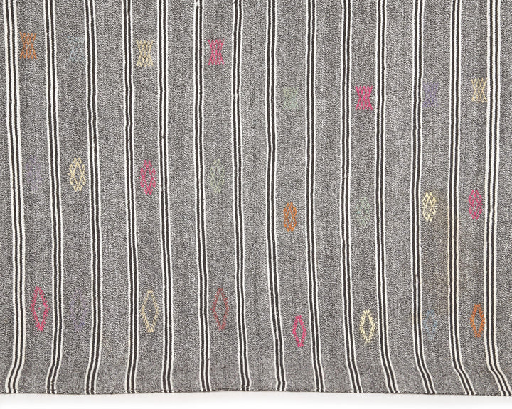 Gray Kilim Rug 5' 7" x 7' 3" | No. VR46147