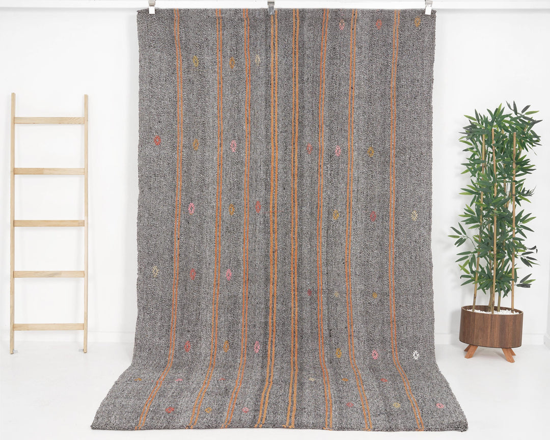 Gray Kilim Rug 5' 7" x 9' 2" | No. VR46693