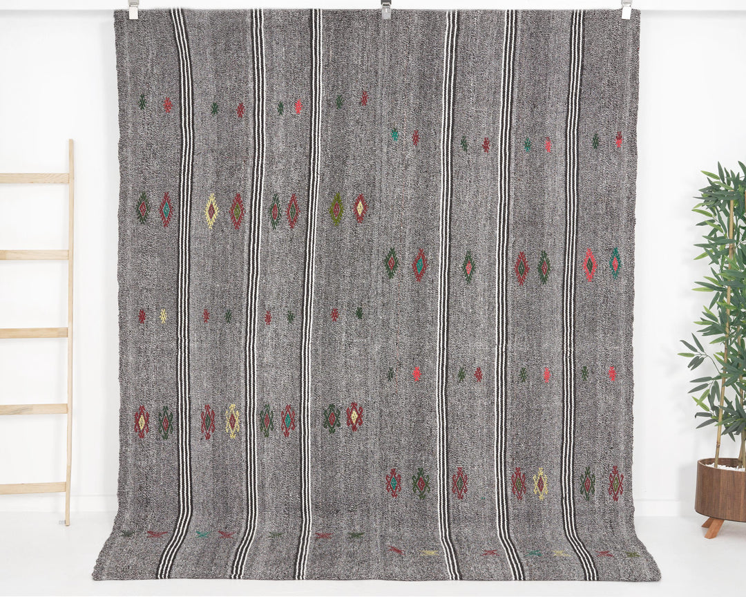 Gray Kilim Rug 6' 5" x 8' | No. VR98727