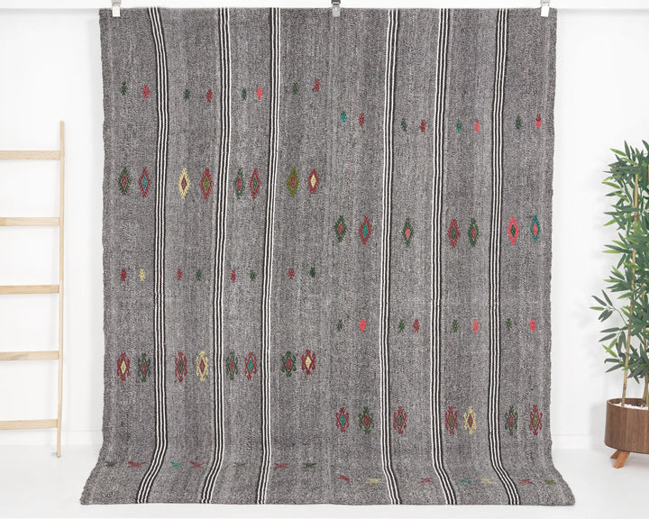 Gray Kilim Rug 6' 5" x 8' | No. VR98727