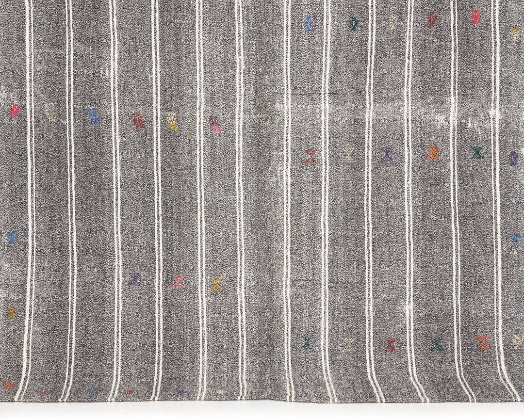 Gray Kilim Rug 5' 7" x 7' 1" | No. VR22977