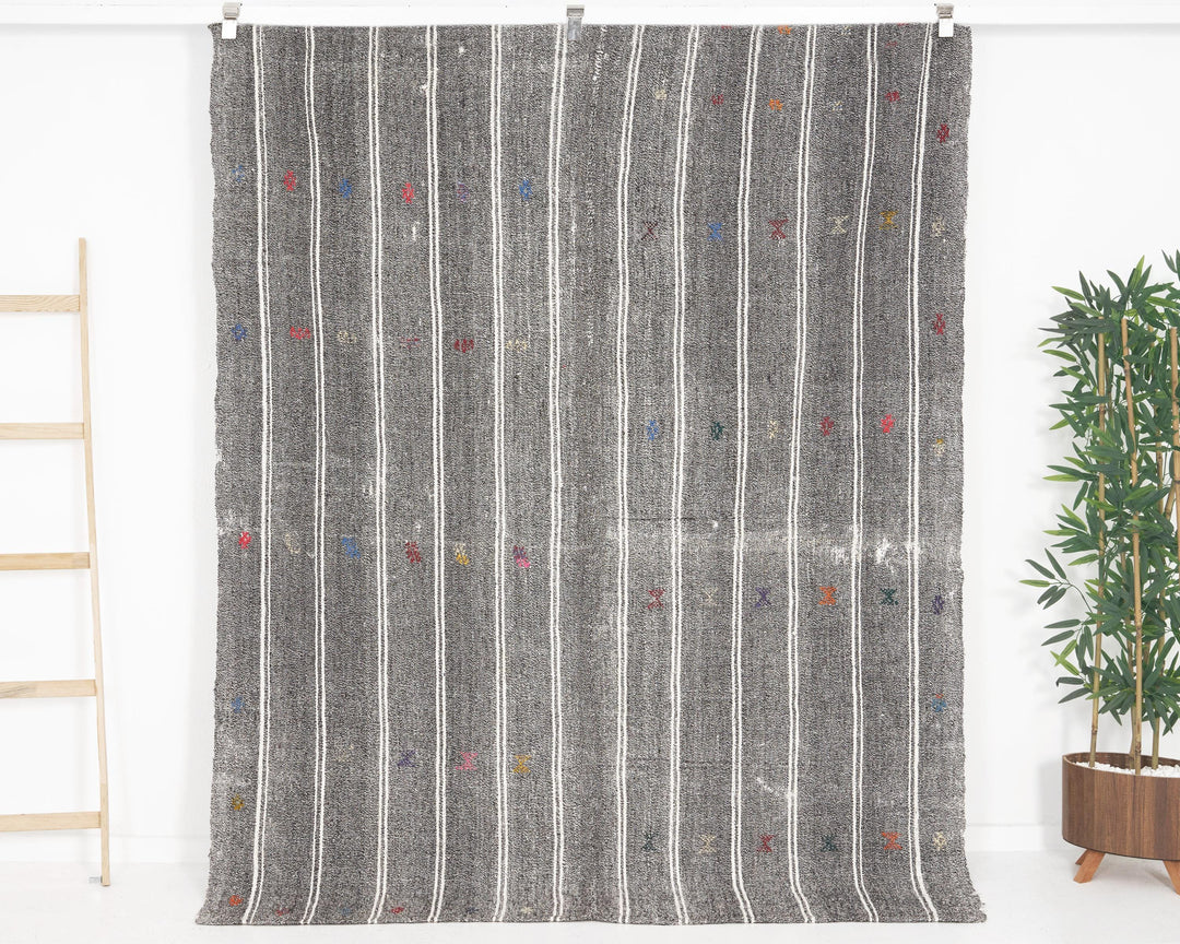 Gray Kilim Rug 5' 7" x 7' 1" | No. VR22977