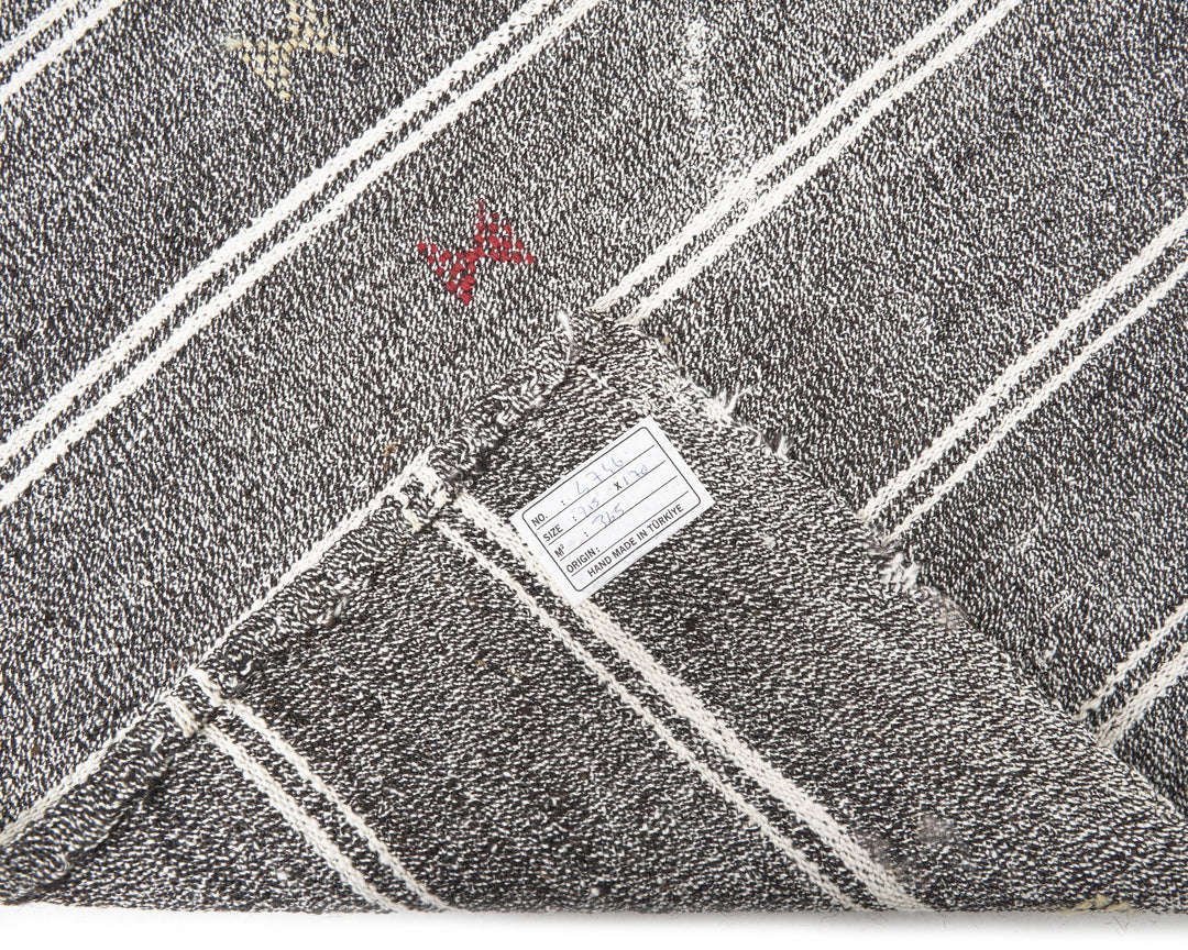 Gray Kilim Rug 5' 7" x 7' 1" | No. VR22977