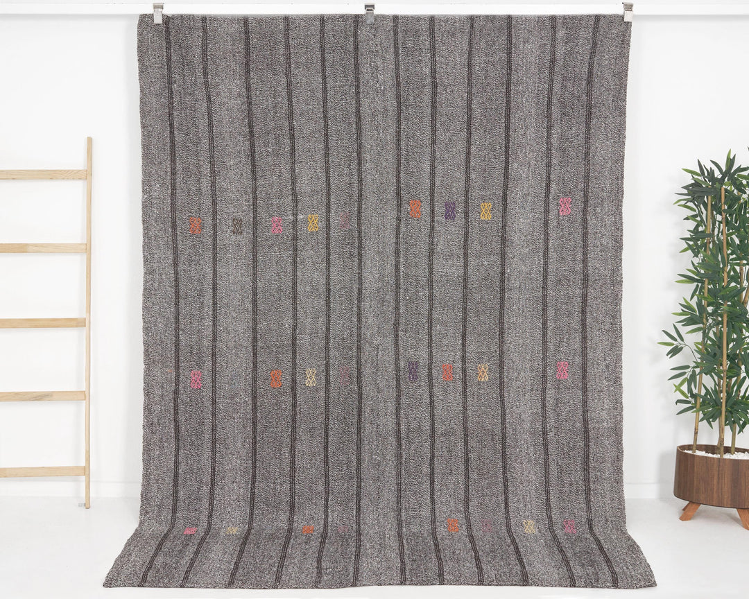 Gray Kilim Rug 6' 1" x 8' 4" | No. VR57790