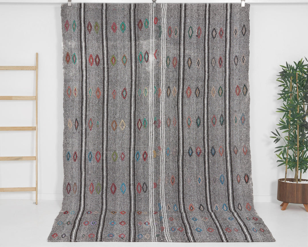 Gray Kilim Rug 6' 1" x 9' | No. VR76286