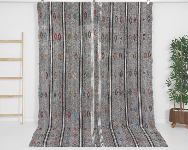 Gray Kilim Rug 6' 1" x 9' | No. VR76286