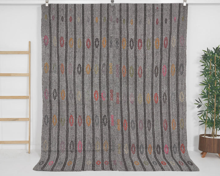 Gray Kilim Rug 6' 3" x 7' 9" | No. VR66919