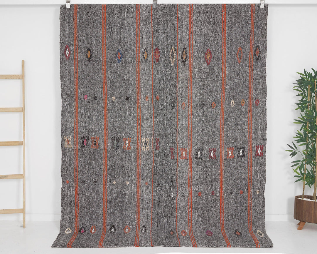 Gray Kilim Rug 5' 7" x 9' 2" | No. VR43830