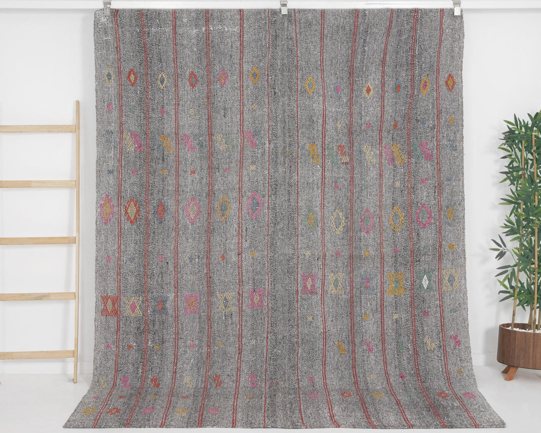 Gray Kilim Rug 6' 7" x 8' 5" | No. VR21148