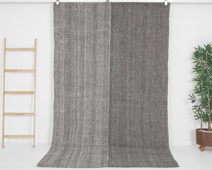 Gray Kilim Rug 5' 1" x 8' 2" | No. VR83740