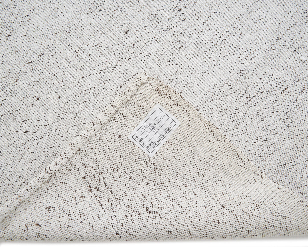 White Kilim Rug 6' 7" x 8' 10" | No. VR26240