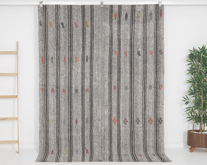 Gray Kilim Rug 5' 7" x 7' 5" | No. VR94578