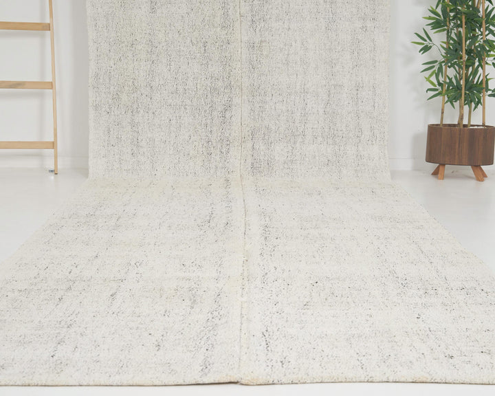 White Runner Rug 5' 1" x 15' 3" | No. VR30936