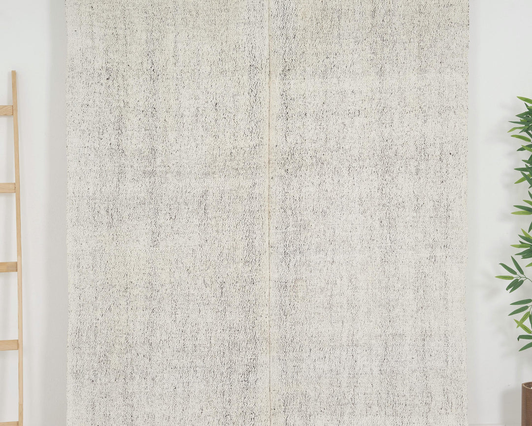 White Runner Rug 5' 1" x 15' 3" | No. VR30936