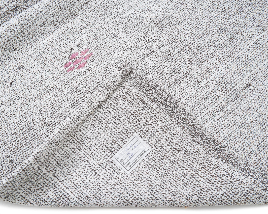Gray Kilim Rug 4' 11" x 6' 11" | No. VR67718