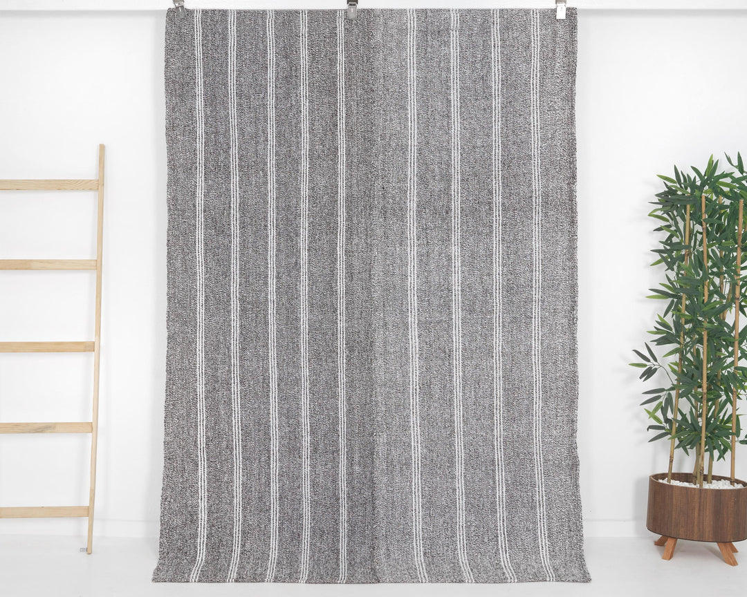 Gray Kilim Rug 4' 11" x 7' 1" | No. VR68547