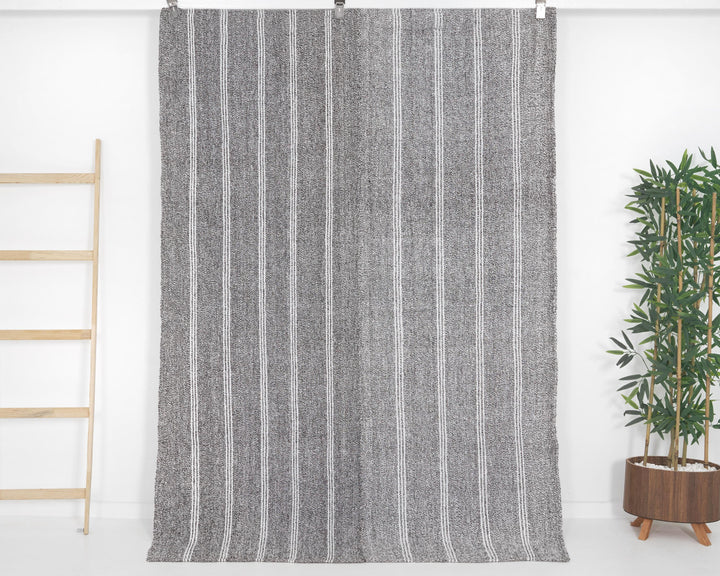 Gray Kilim Rug 4' 11" x 7' 1" | No. VR68547