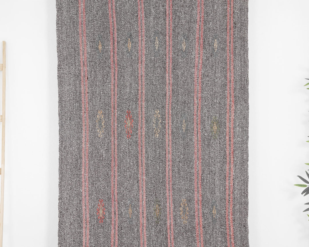 Gray Runner Rug 3' 6" x 8' 6" | No. VR53303