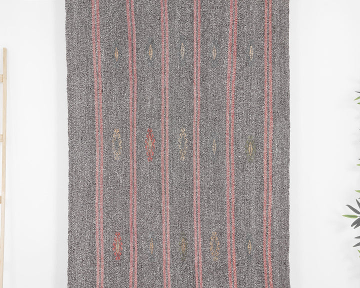 Gray Runner Rug 3' 6" x 8' 6" | No. VR53303