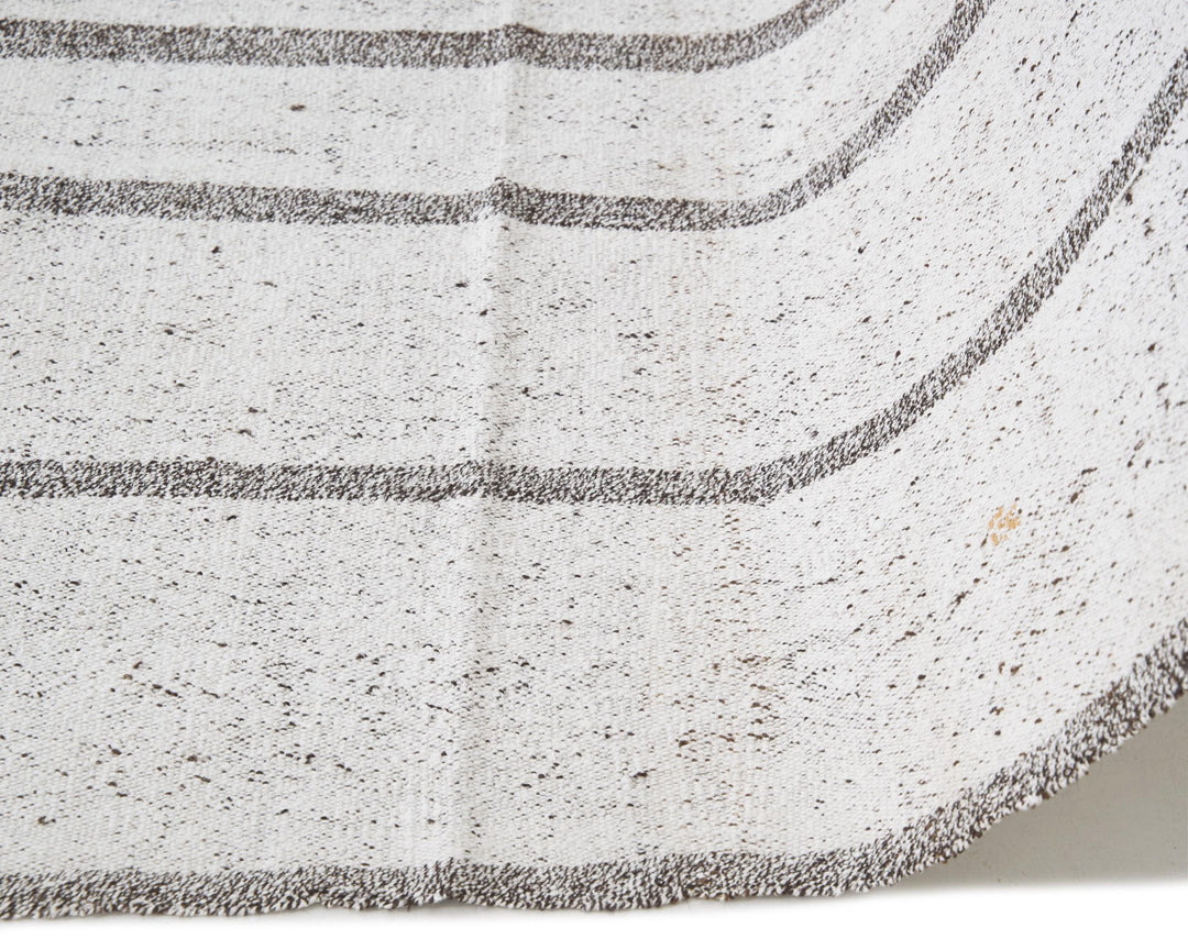White Runner Rug 3' 6" x 9' 6" | No. VR47499