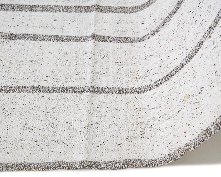 White Runner Rug 3' 6" x 9' 6" | No. VR47499
