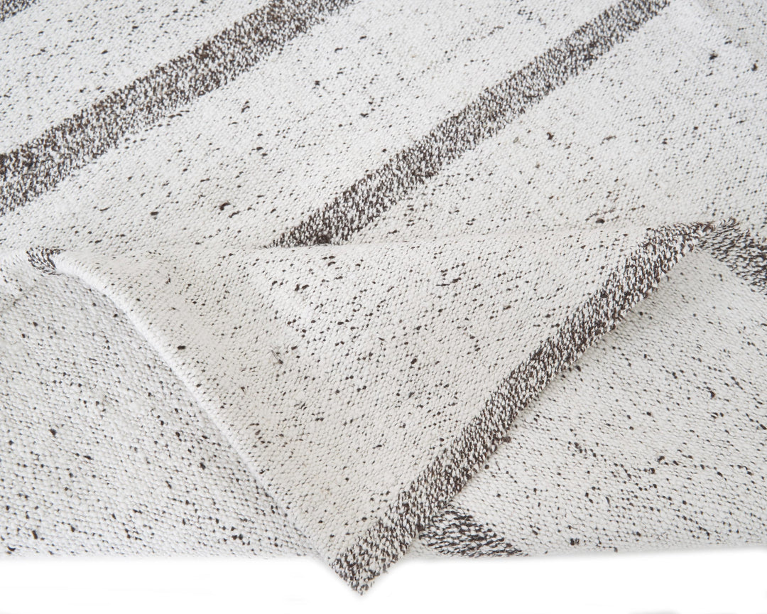 White Runner Rug 3' 6" x 9' 6" | No. VR47499