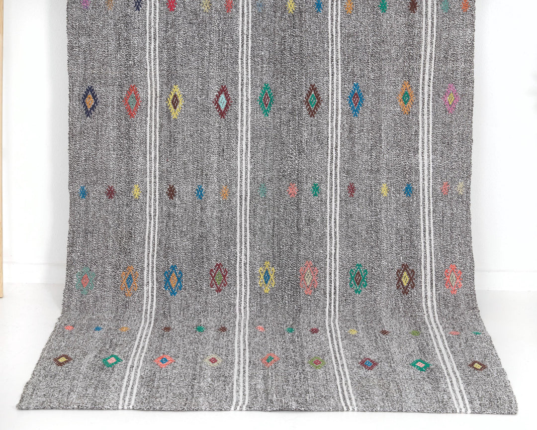Gray Runner Rug 3' 11" x 9' | No. VR19040