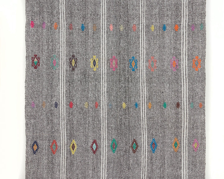 Gray Runner Rug 3' 11" x 9' | No. VR19040