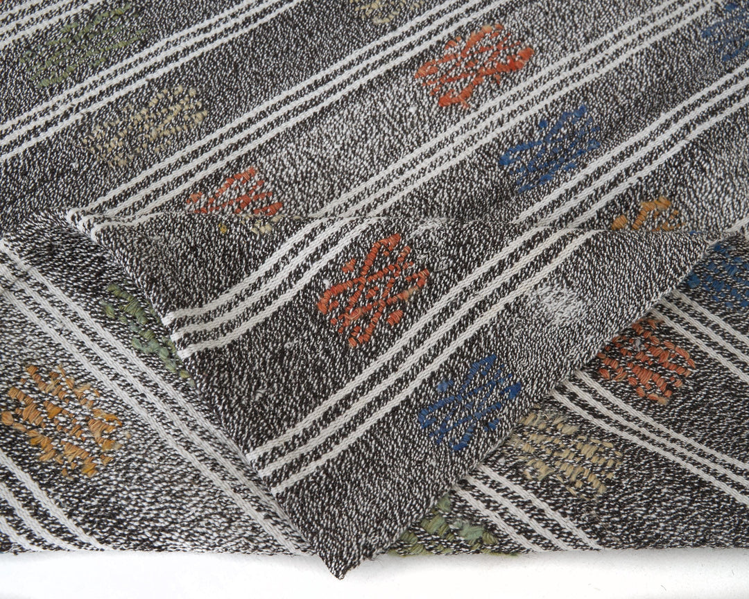Gray Runner Rug 3' 8" x 9' 11" | No. VR95001