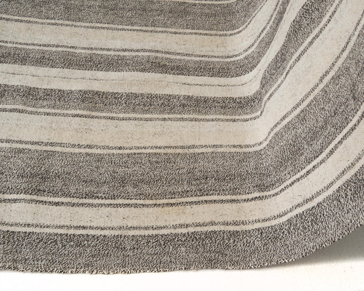 Gray Kilim Rug 6' 1" x 8' 6" | No. VR64456