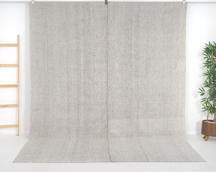 Gray Kilim Rug 7' 1" x 9' 4" | No. VR95767