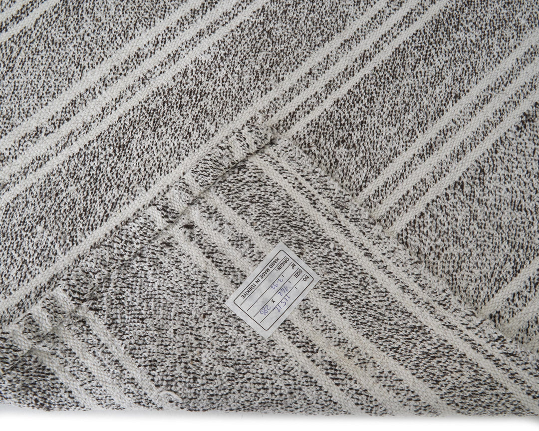 Gray Kilim Rug 4' 7" x 9' 4" | No. VR52549