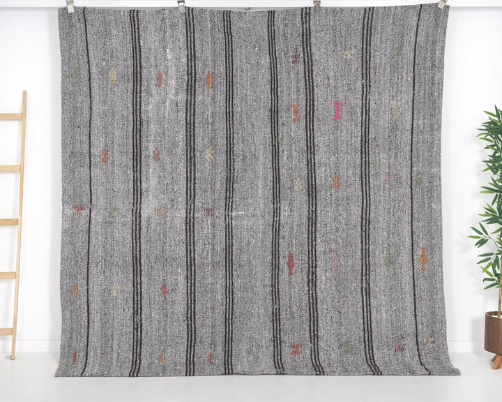 Gray Kilim Rug 6' 9" x 7' 2" | No. VR27840