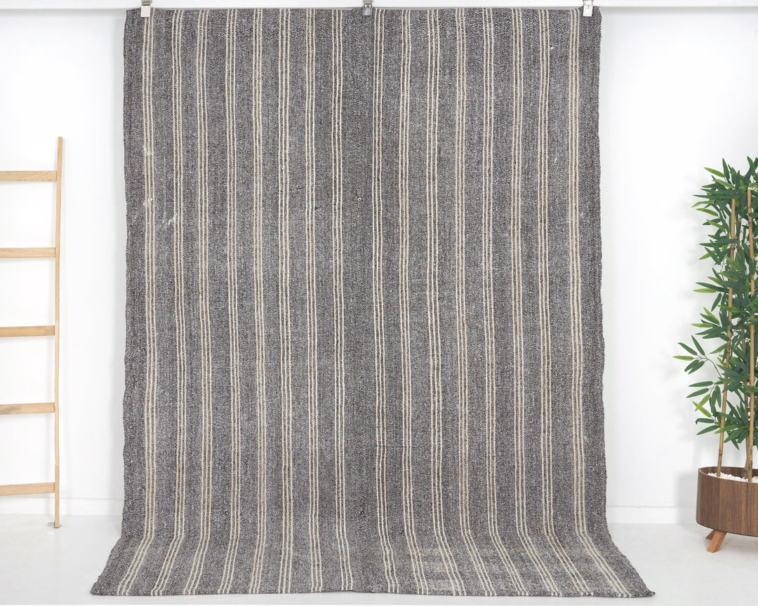 Gray Kilim Rug 5' 8" x 8' 2" | No. VR38363