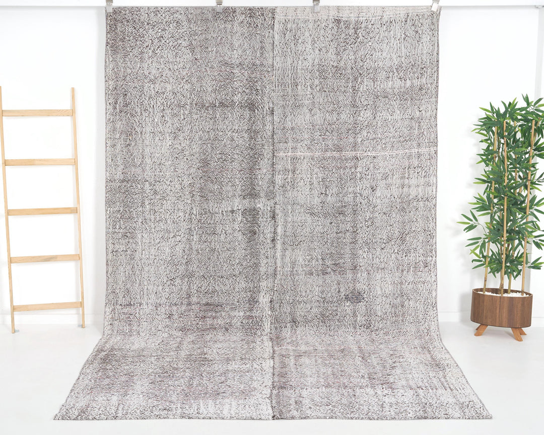 Gray Kilim Rug 6' 5" x 10' 6" | No. VR29025