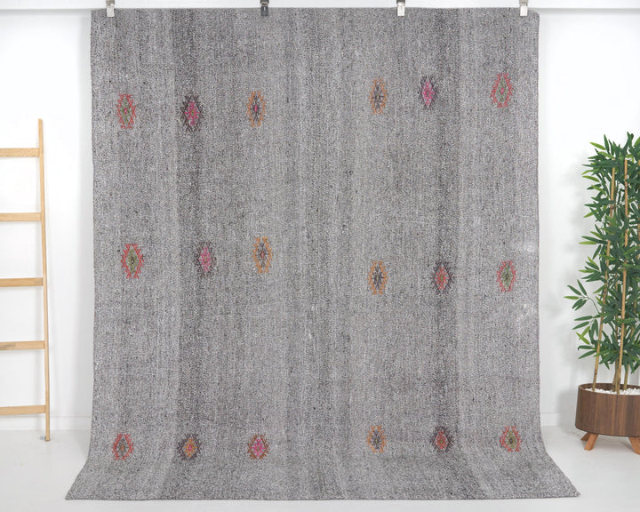 Gray Kilim Rug 6' 10" x 8' 2" | No. VR27832