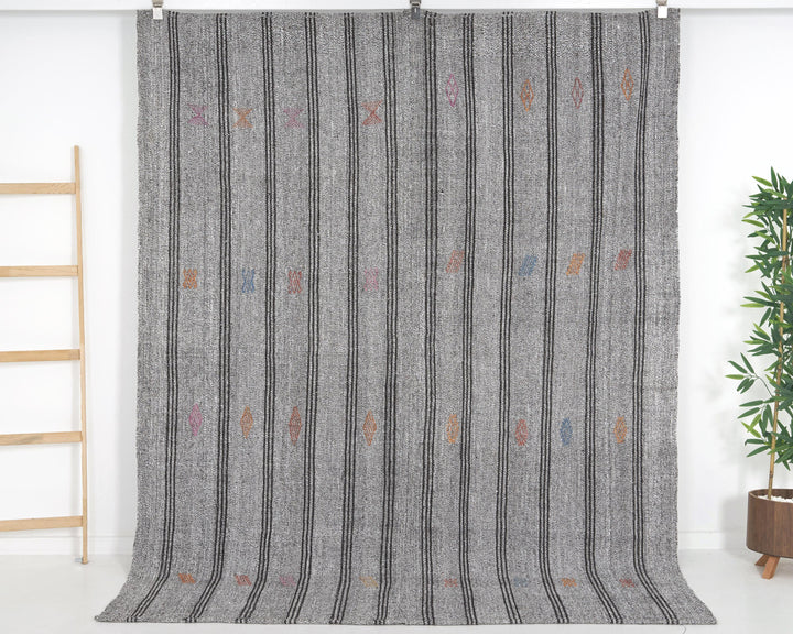 Gray Kilim Rug 6' 2" x 7' 11" | No. VR16671