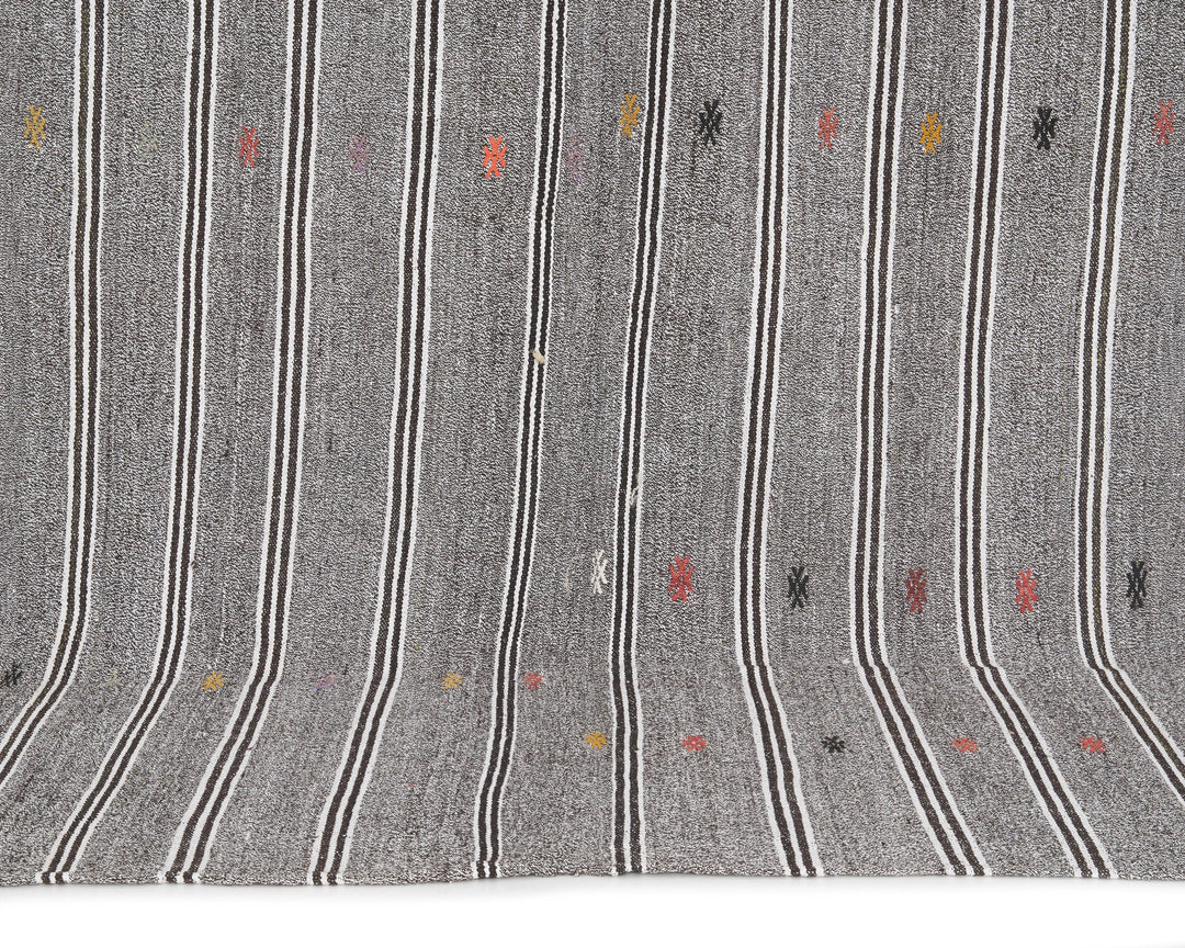 Gray Kilim Rug 5' 5" x 8' 7" | No. VR28399