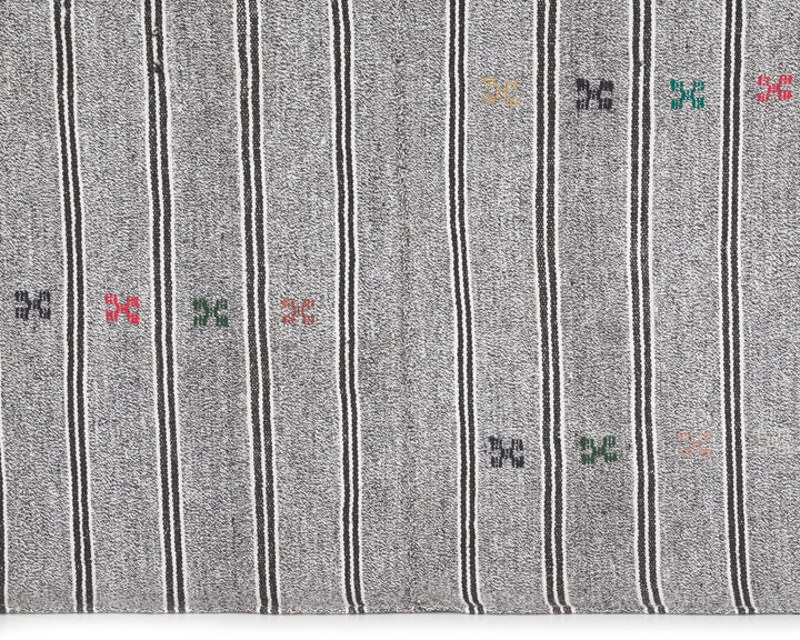 Gray Kilim Rug 5' 5" x 6' 9" | No. VR40170