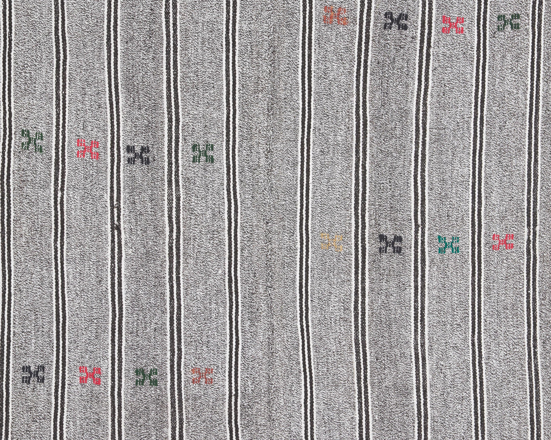 Gray Kilim Rug 5' 5" x 6' 9" | No. VR40170
