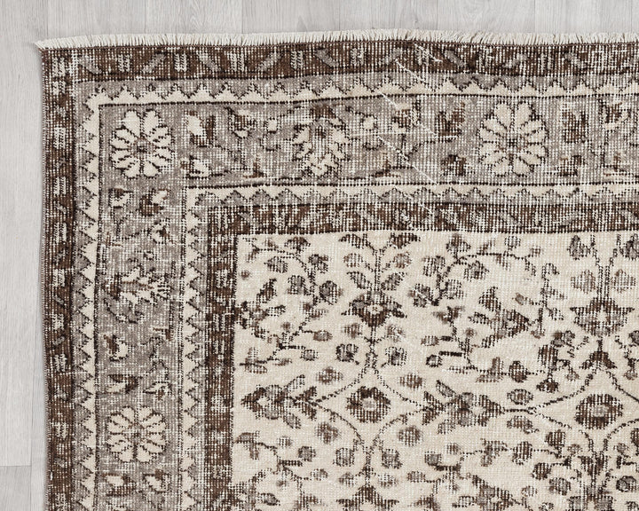 Beige Oushak Rug 6' 11" x 9' 10" | No. VR27250