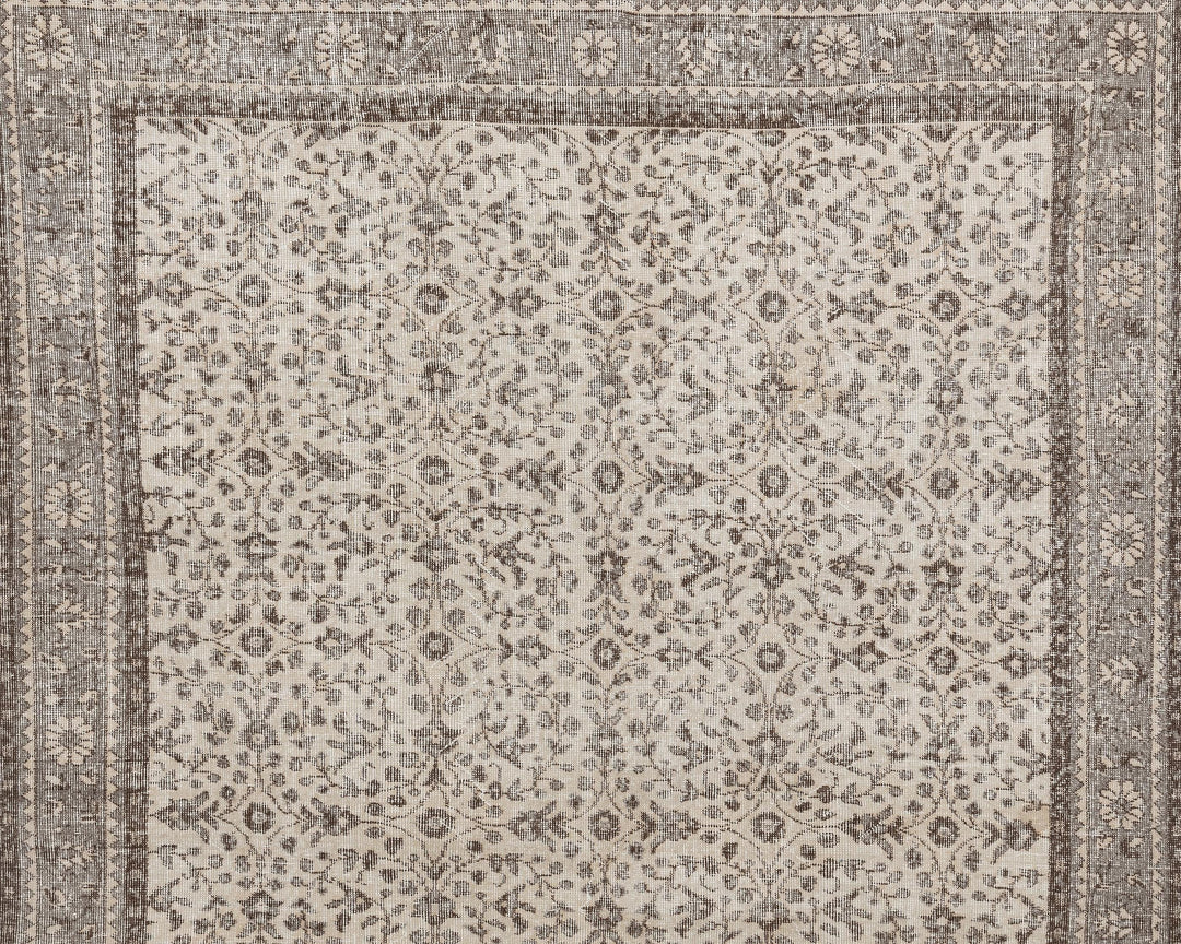 Beige Oushak Rug 6' 11" x 9' 10" | No. VR27250