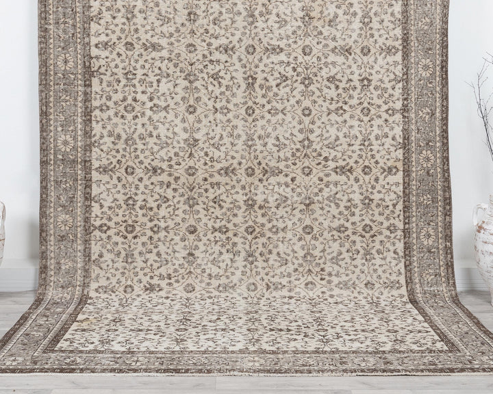 Beige Oushak Rug 6' 11" x 9' 10" | No. VR27250