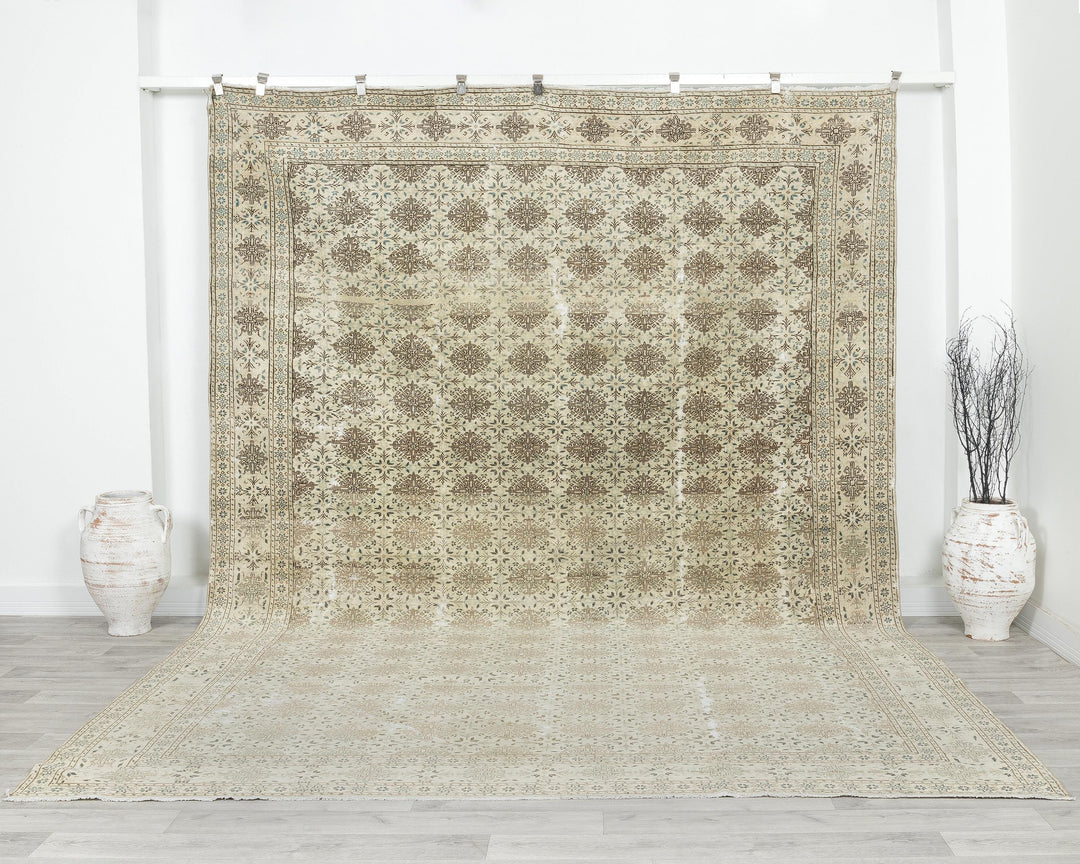 Neutral Oushak Rug 8' 6" x 11' 1" | No. VR34522