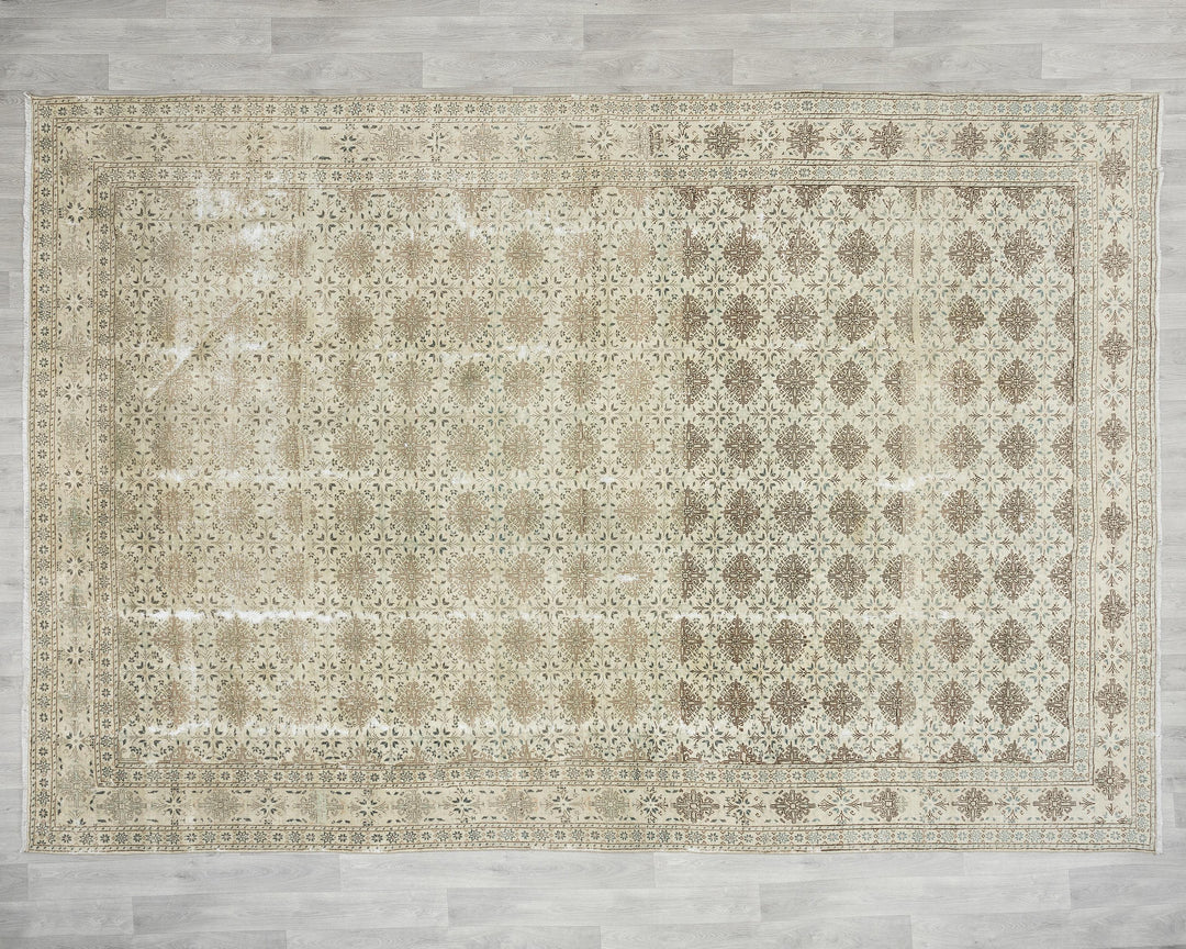 Neutral Oushak Rug 8' 6" x 11' 1" | No. VR34522