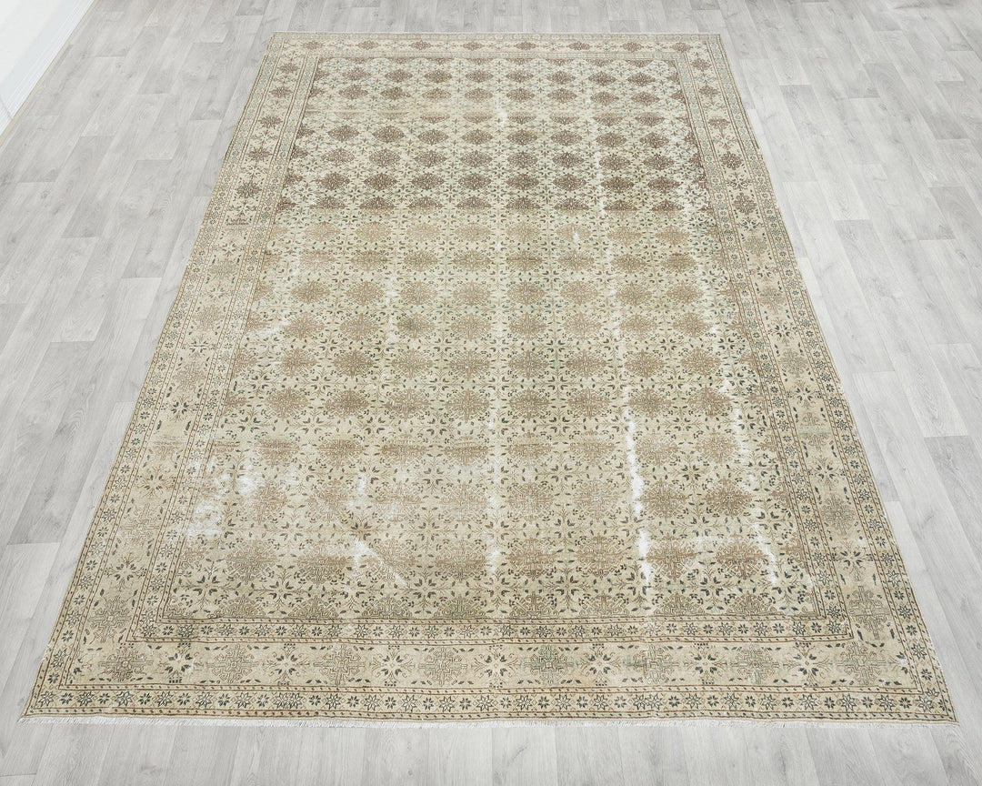 Neutral Oushak Rug 8' 6" x 11' 1" | No. VR34522