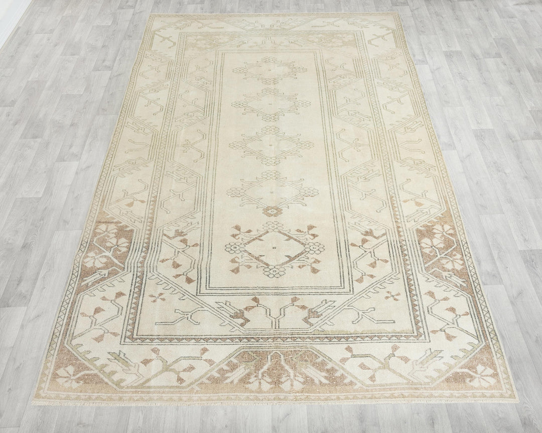 Beige Oushak Rug 5' 11" x 9' 2" | No. VR64043