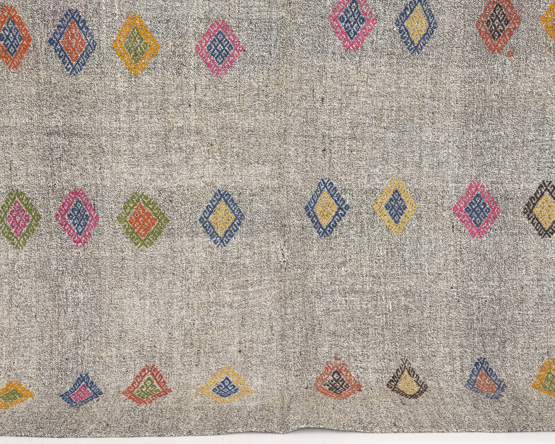Kilim Rug 6' 1" x 7' 7" | No. VR85075